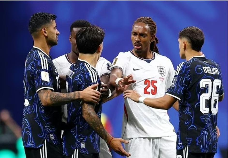 Argentina vence a Inglaterra de virada e garante vaga na final da Copa do Mundo