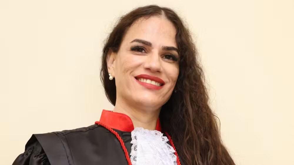 Amazonas empossa a primeira promotora de Justiça trans do Brasil