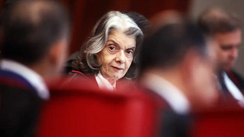 Cármen Lúcia diz estar “envergonhada” com foco no STF a menos de 20 dias das eleições