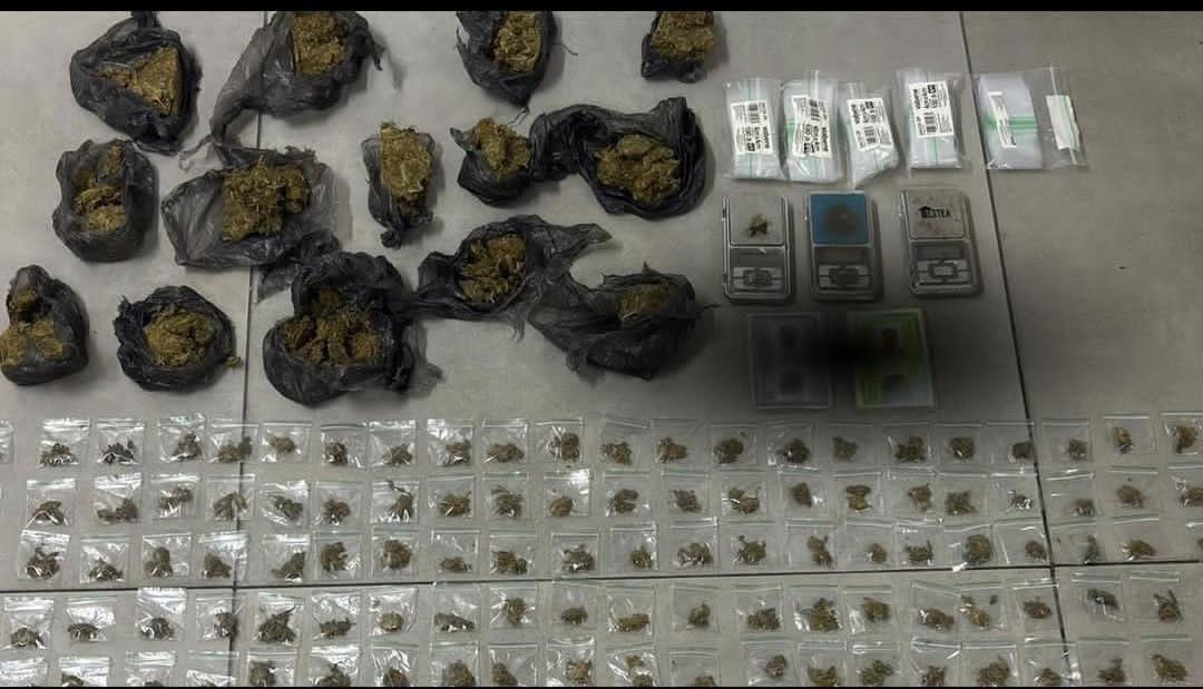 Operação da Polícia Civil prende dois homens e apreende adolescente com drogas em Parnamirim