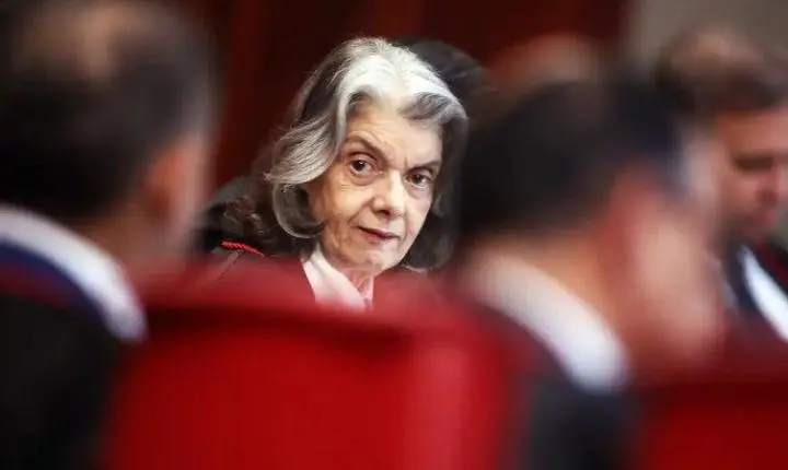 Cármen Lúcia diz estar “envergonhada” com foco no STF a menos de 20 dias das eleições