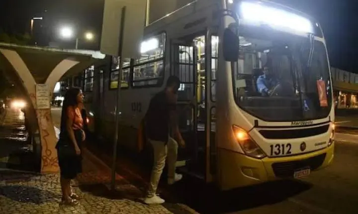 Natal depois das 22h: espera por ônibus e segurança viram desafios para quem volta para casa