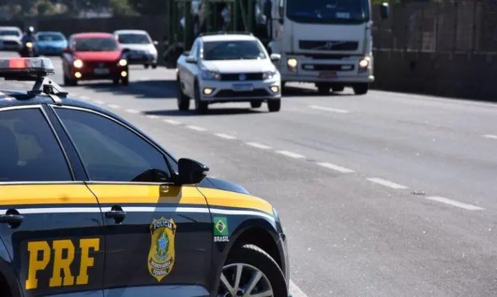 Rodovias federais terão restrições durante o domingo de eleição, informa PRF