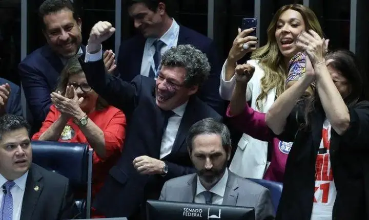 Senado aprova fim da escala 6x1 e prevê duas folgas remuneradas por semana
